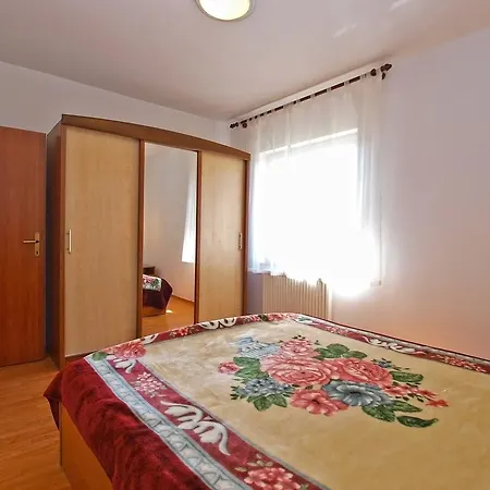 Dragan 1077 Apartamento